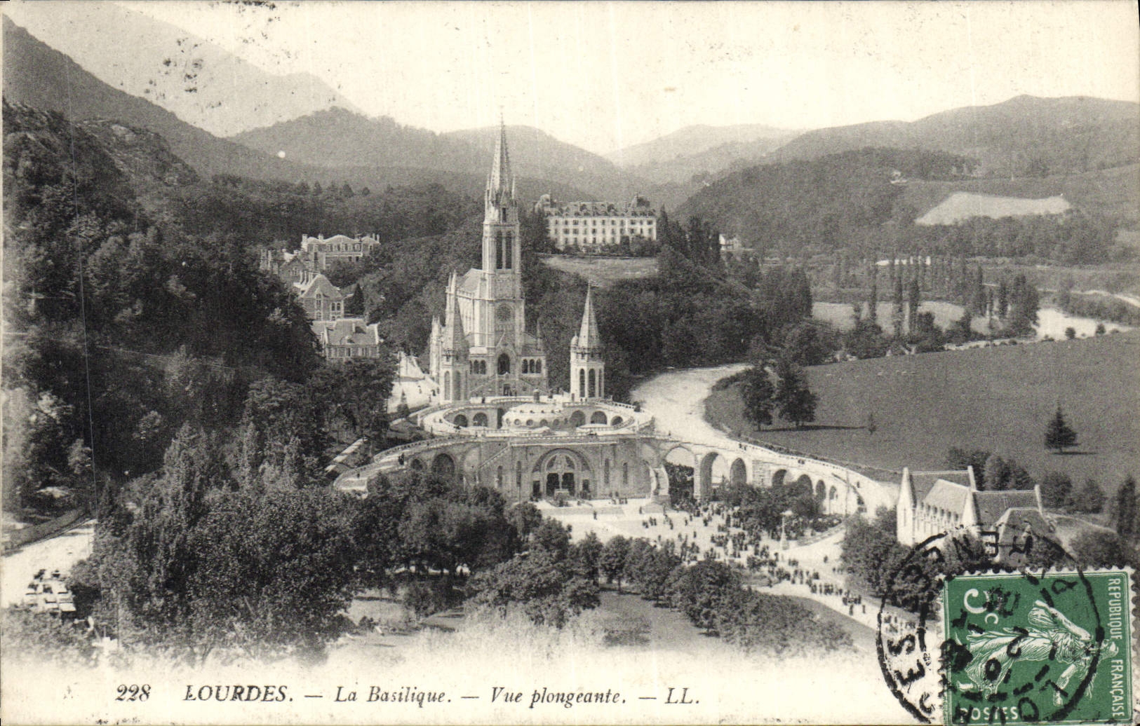 CPA Lourdes La Basilique Vue Plongeante