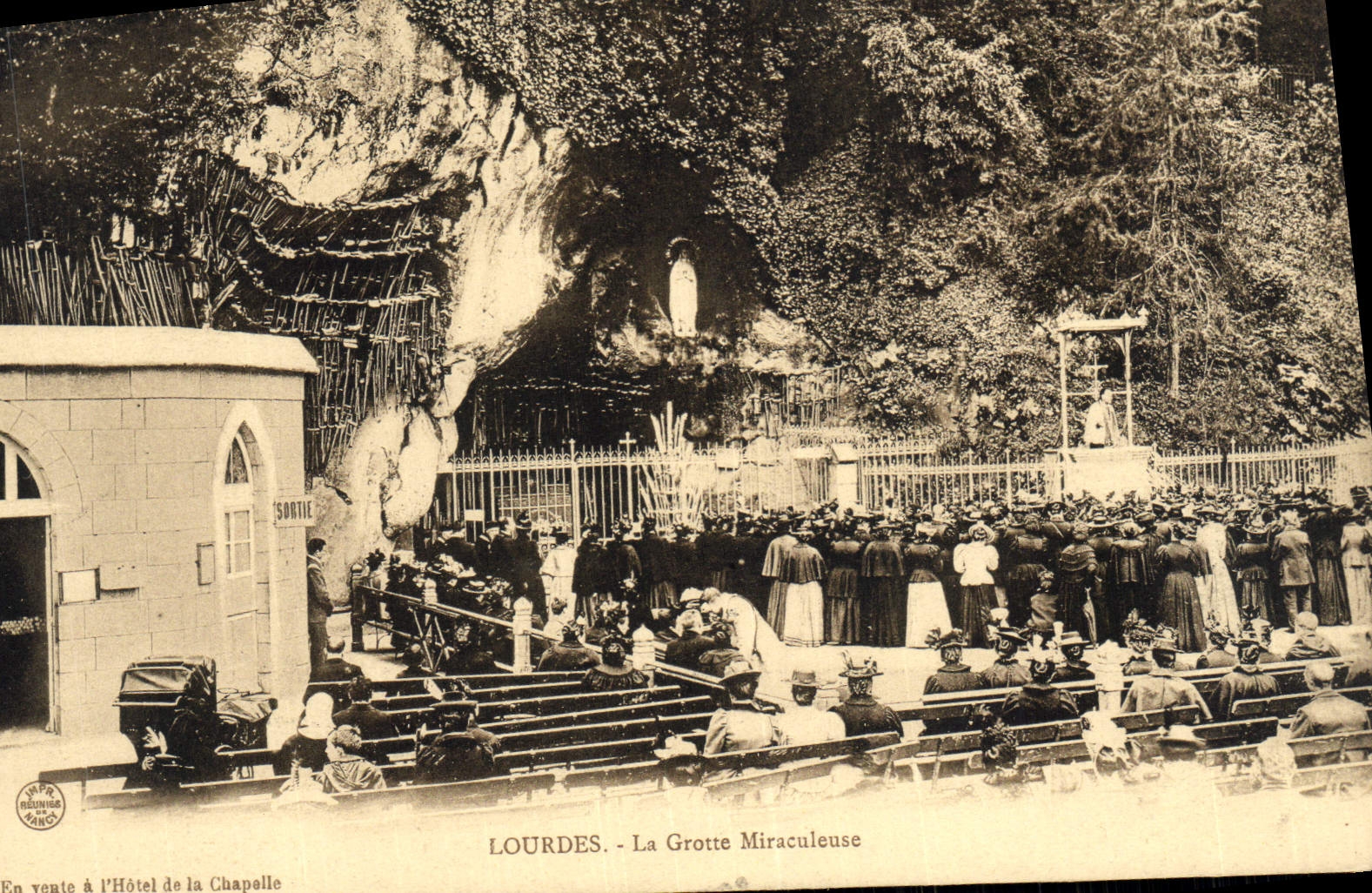 CPA Lourdes La Grotte Miraculeuse