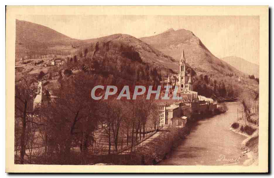 CPA Lourdes La Basilique et le Monument interallie