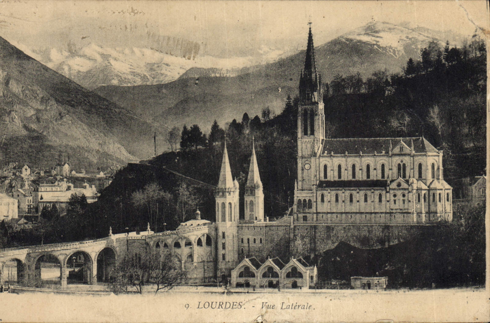 CPA Lourdes Vue Laterale