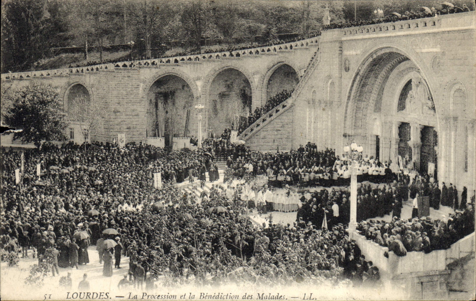 CPA Lourdes La Procession et la Benediction des Malades