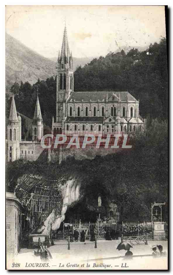CPA Lourdes La Grotte et la Basilique