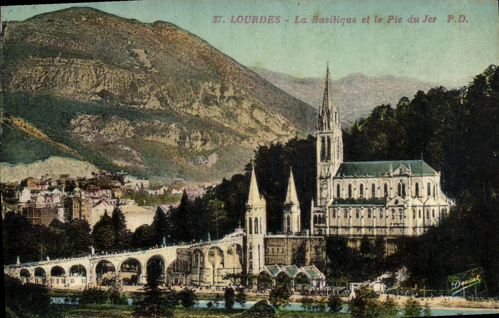 CPA Lourdes La Basilique et le Pic du Jer