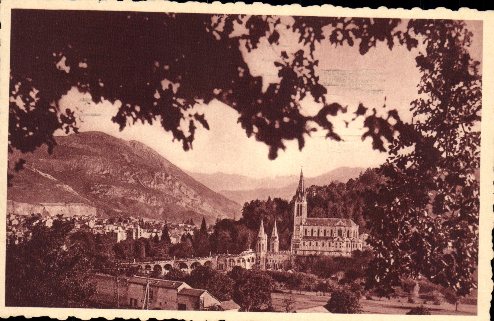 CPA Lourdes La Basilique et le Pic du Jer