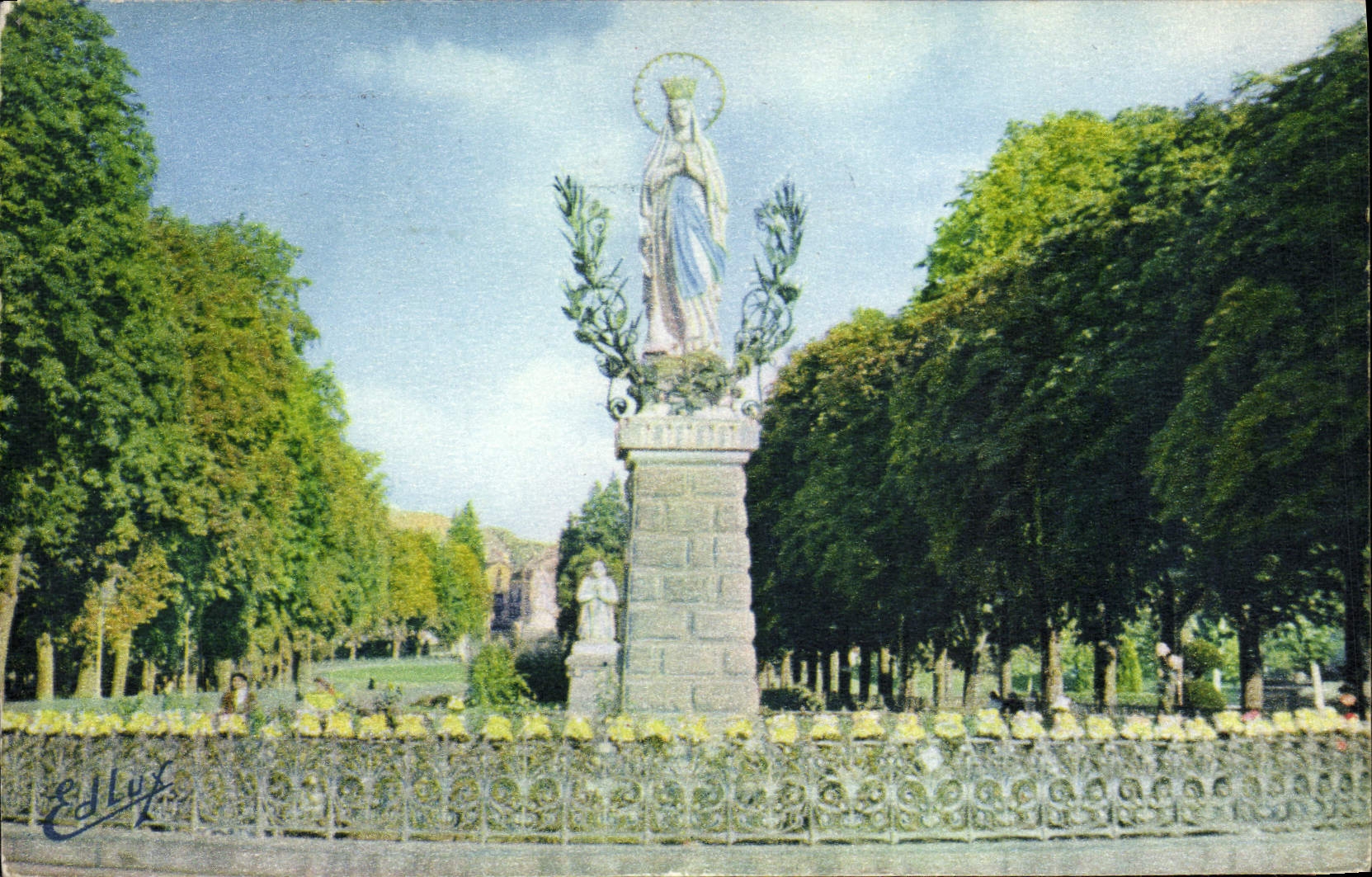 CPA Lourdes La Vierge Couronnee