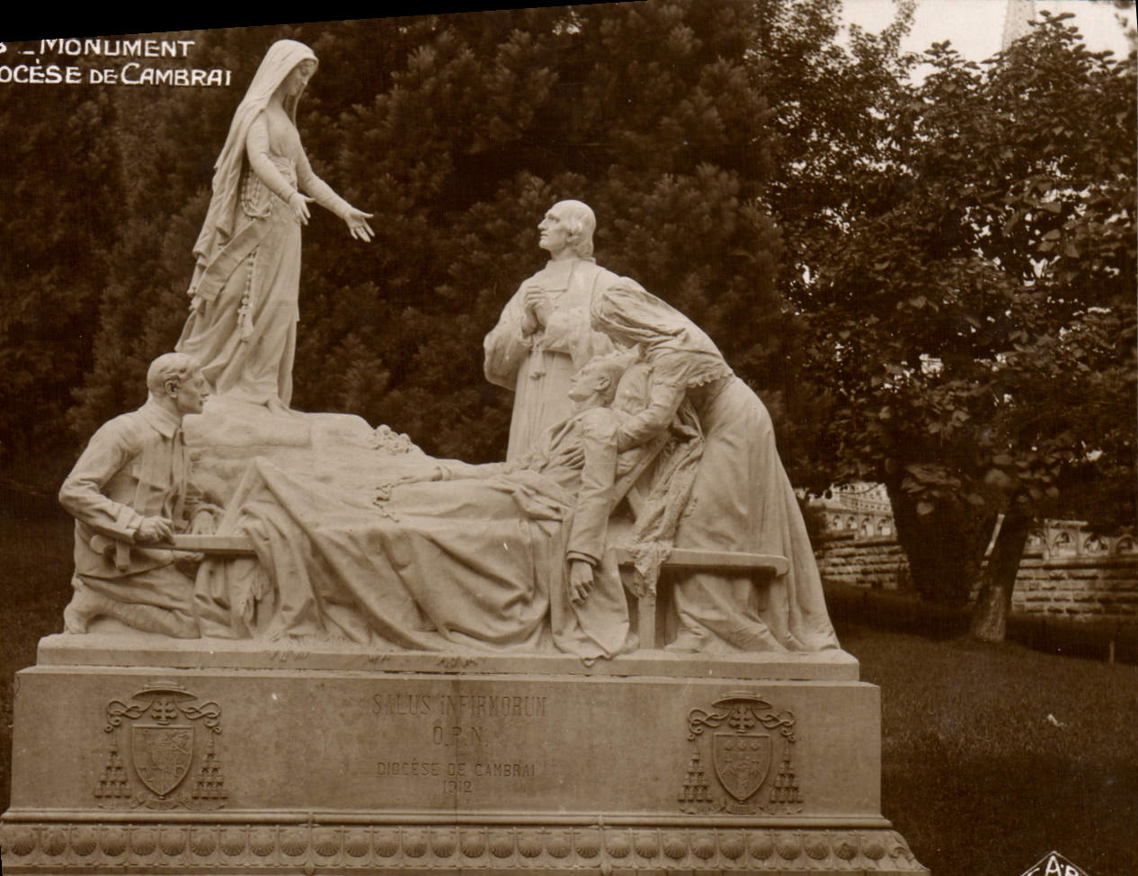 CPA Lourdes Monument offert par le diocese De Cambrai Vierge 