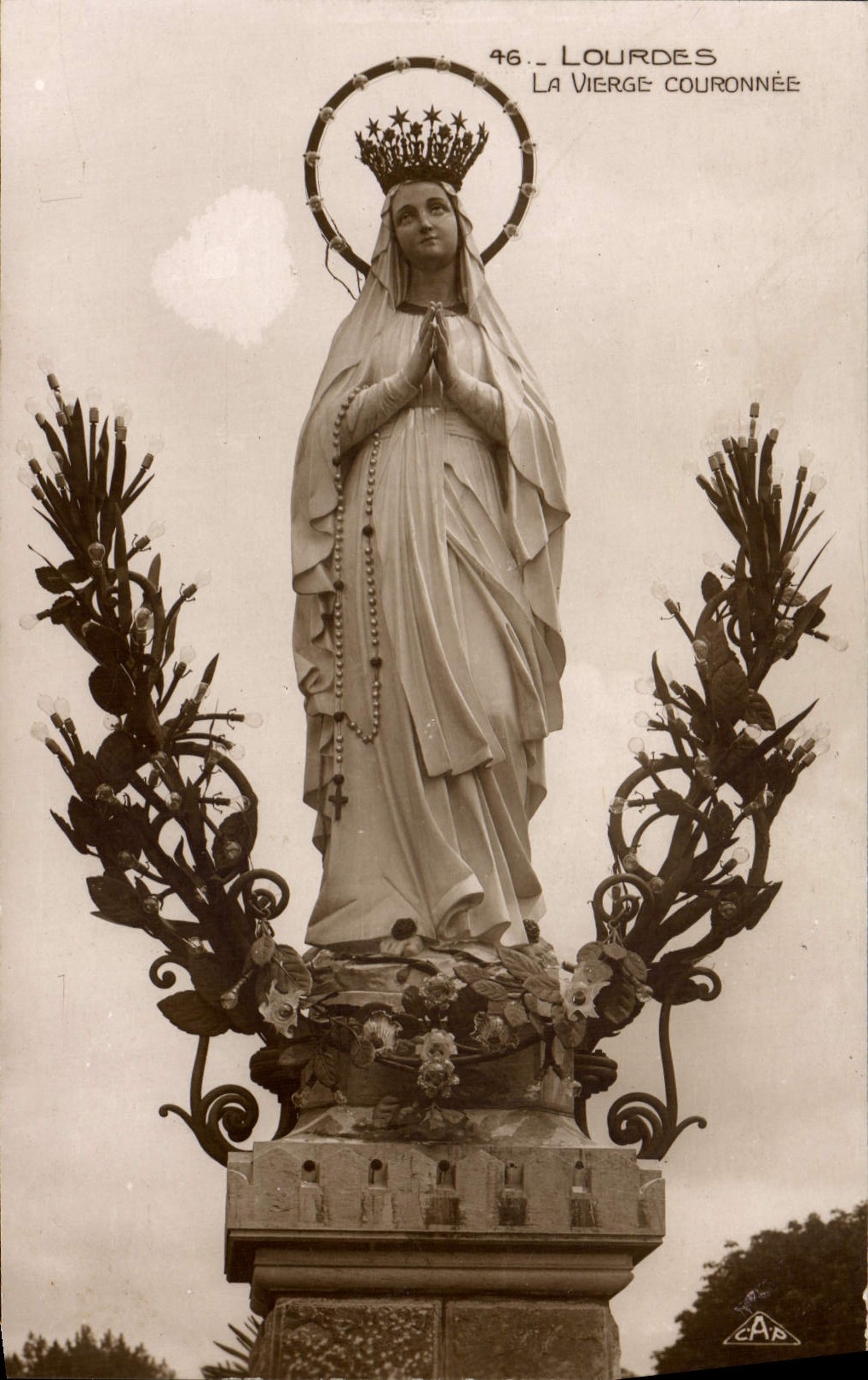 CPA Lourdes La Vierge Couronnee