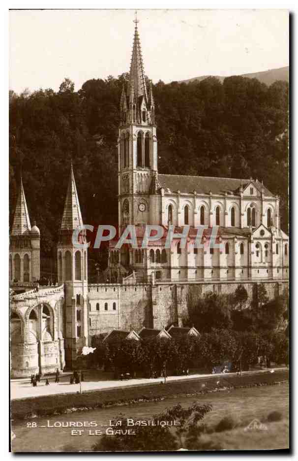 CPA Lourdes La Basilique Et Le Gave