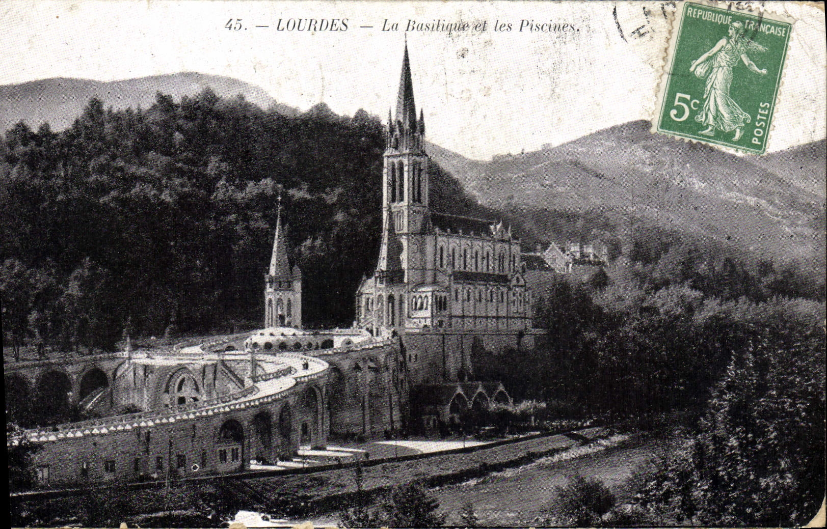 CPA Lourdes La Basilique et les Piscines