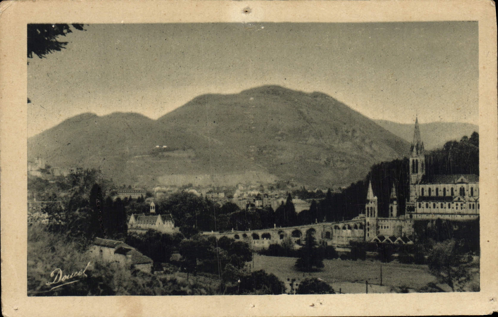 CPA Lourdes Vue Generale et Pic du Jer