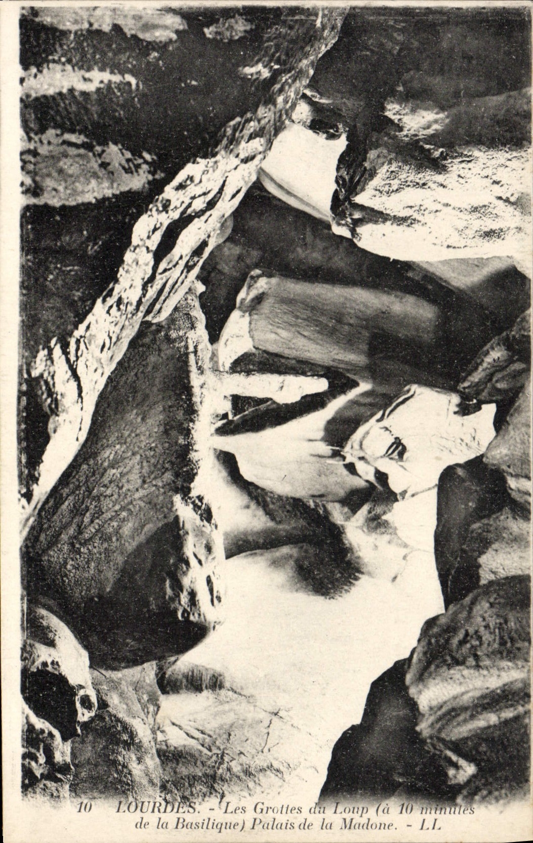 CPA Lourdes Les Grottes du Loup palais de la Madone