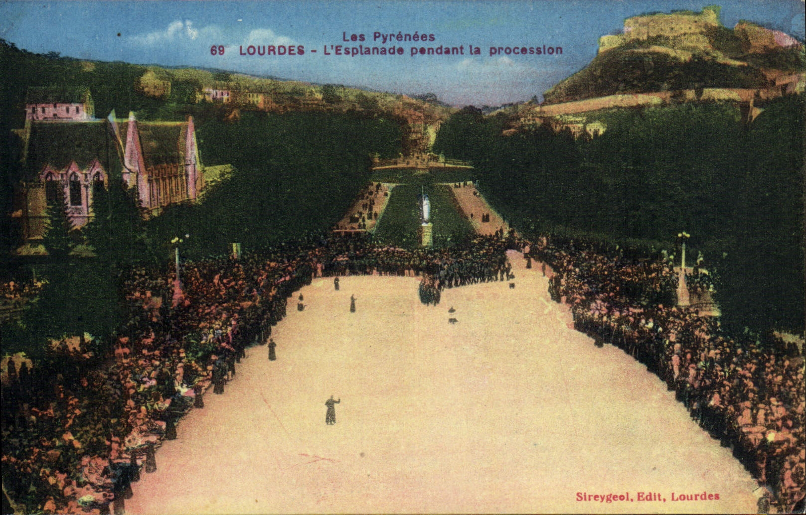 CPA Lourdes L'Esplanade Pendant la Procession