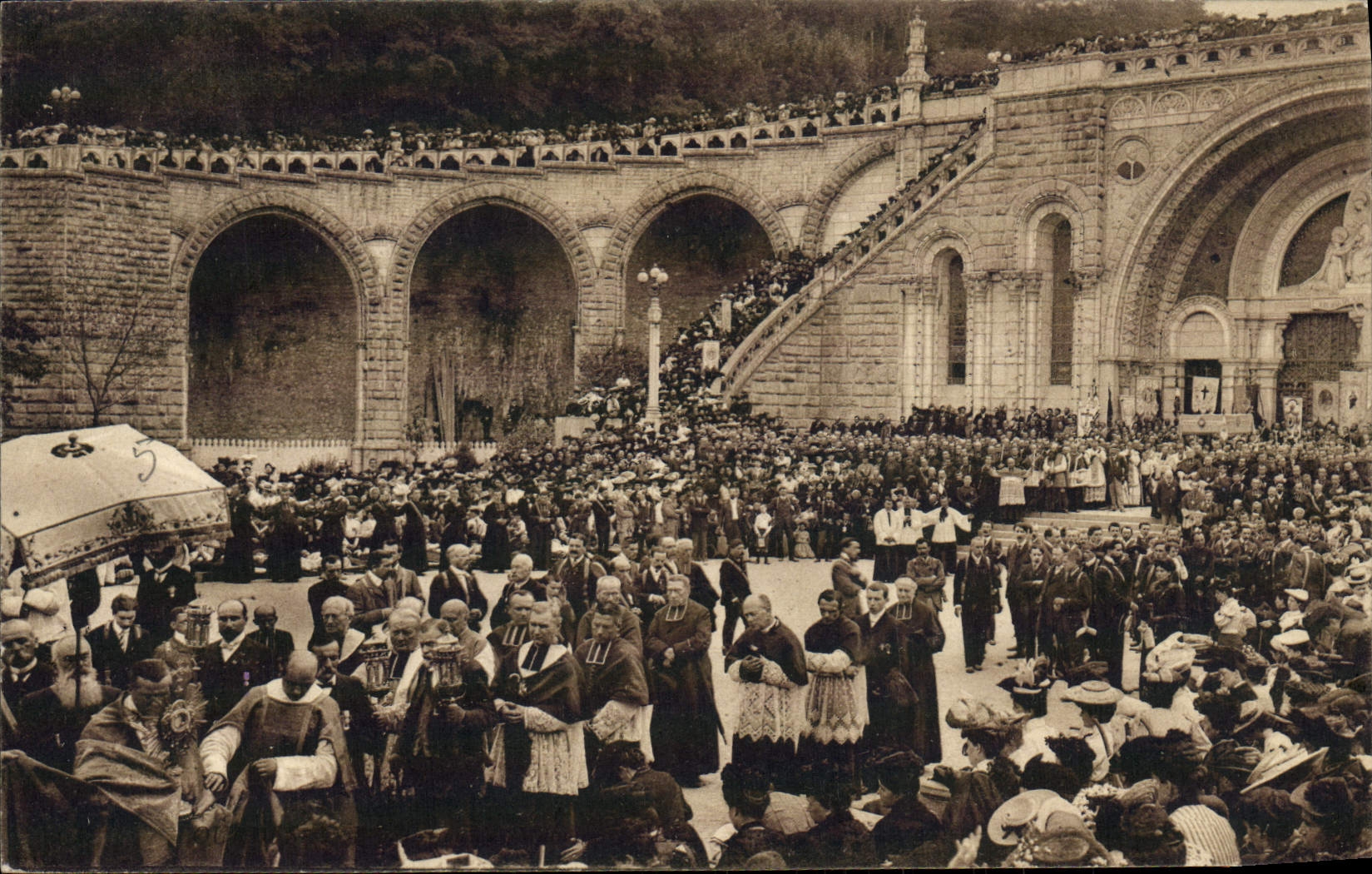 CPA Lourdes Benediction des Malades