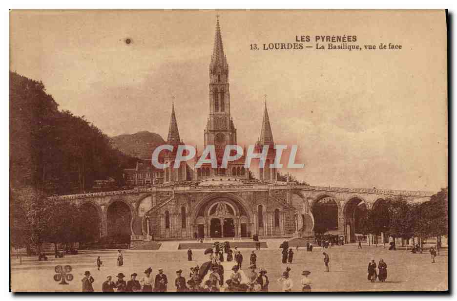 CPA Lourdes La Basilique Vue de Face