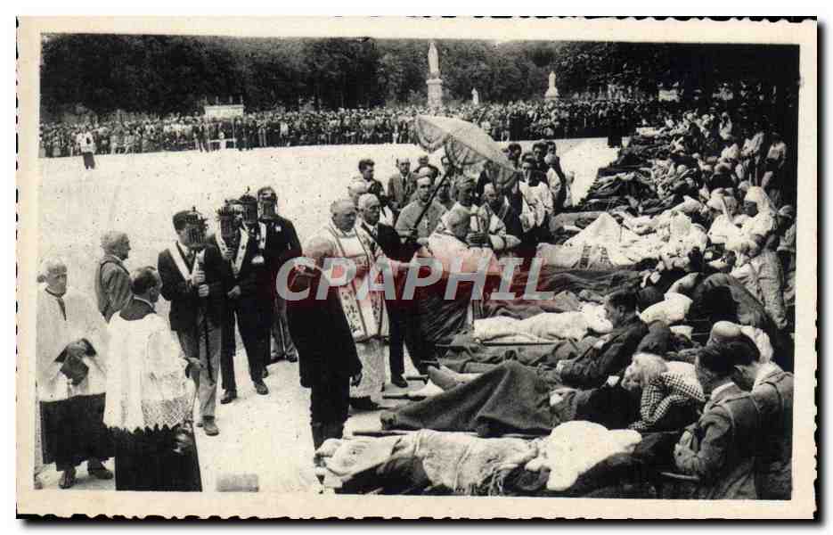 CPA Lourdes La Benediction des Malades