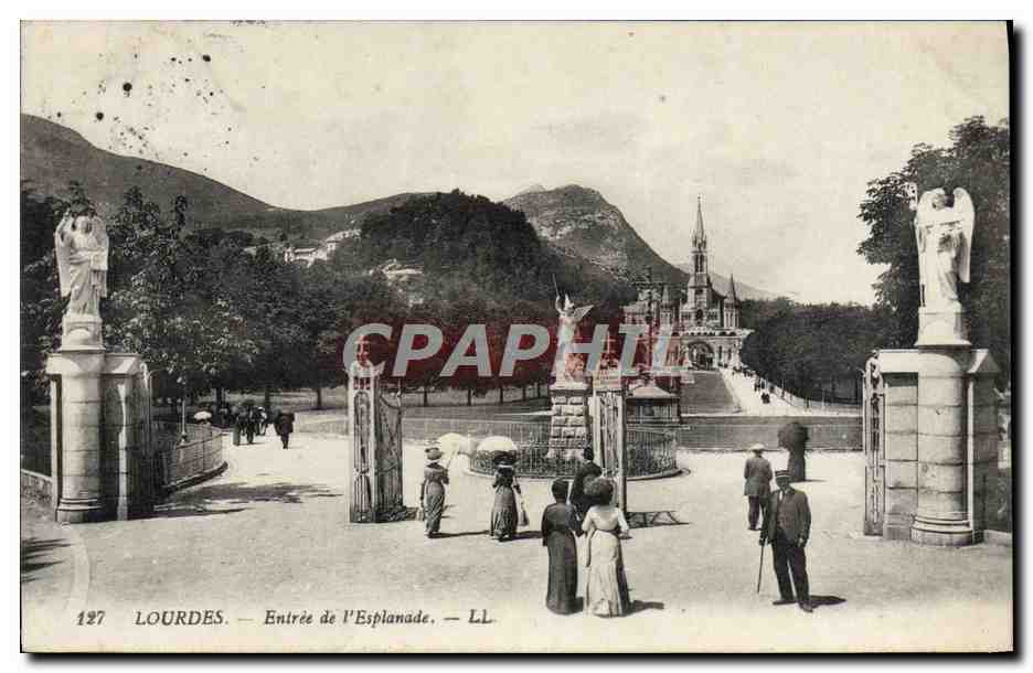 CPA Lourdes Entree de L'Esplanade