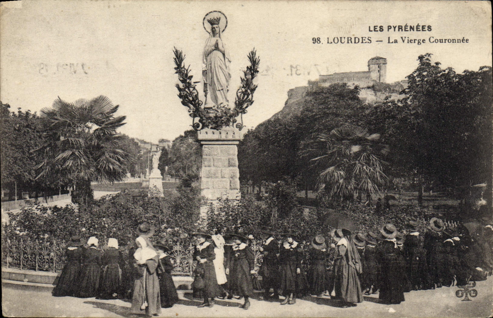 CPA Lourdes La Vierge Couronnee