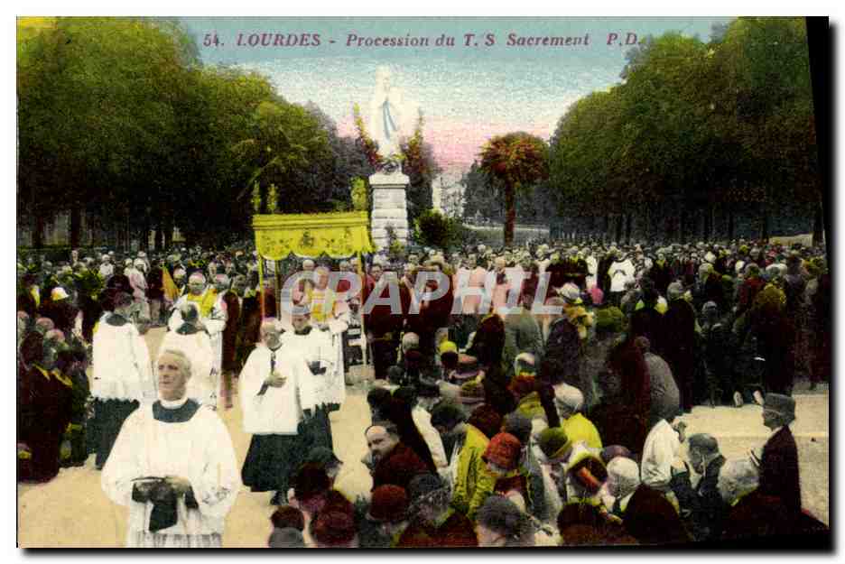 CPA Lourdes Procession du TS Sacrement