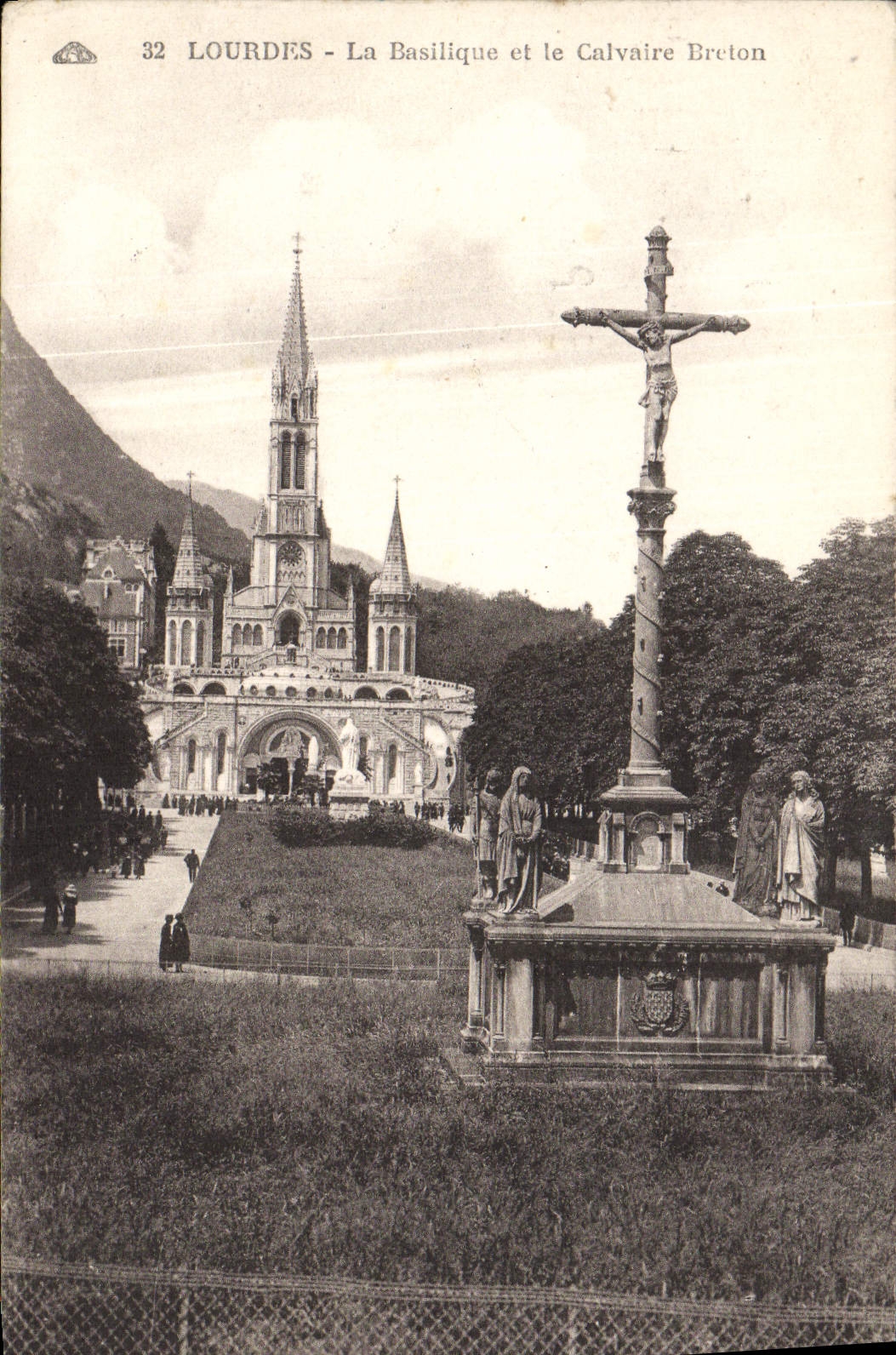 CPA Lourdes La Bailique et la Calvaire