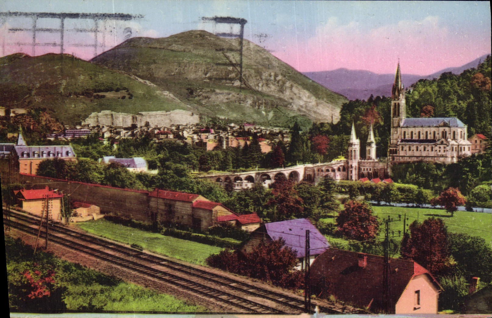 Lourdes — Vue générale prise de la route de Pau — Éd. Pyrénées Frères, n° 828