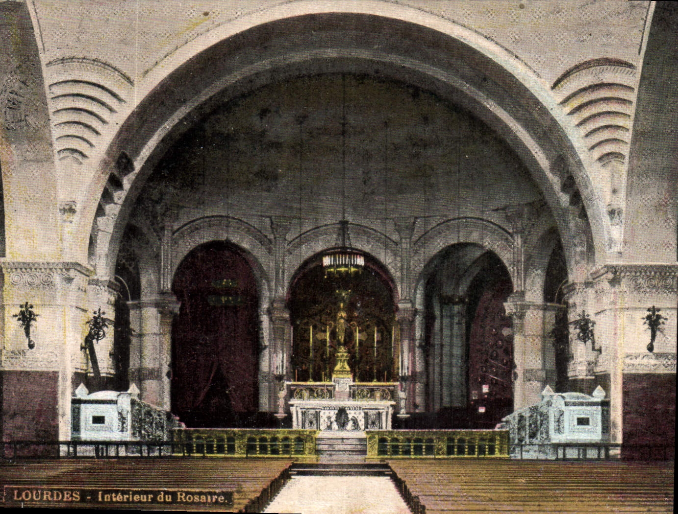 CPA Loudes Interieur du Rosaire