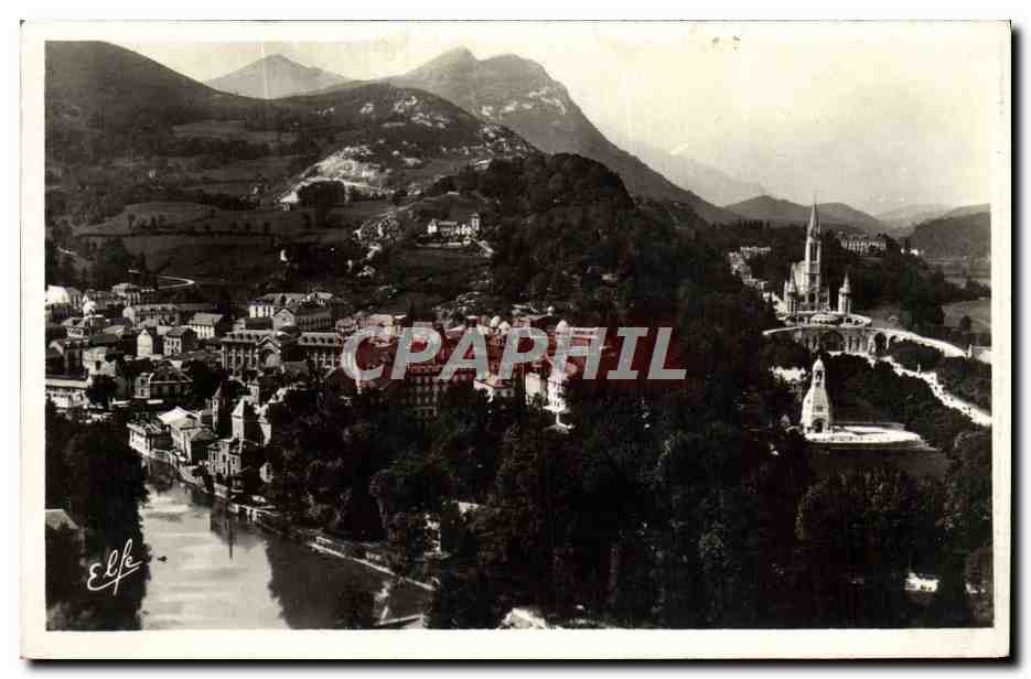 CPM Lourdes Vue panoramique sur le calvaire et la basilique