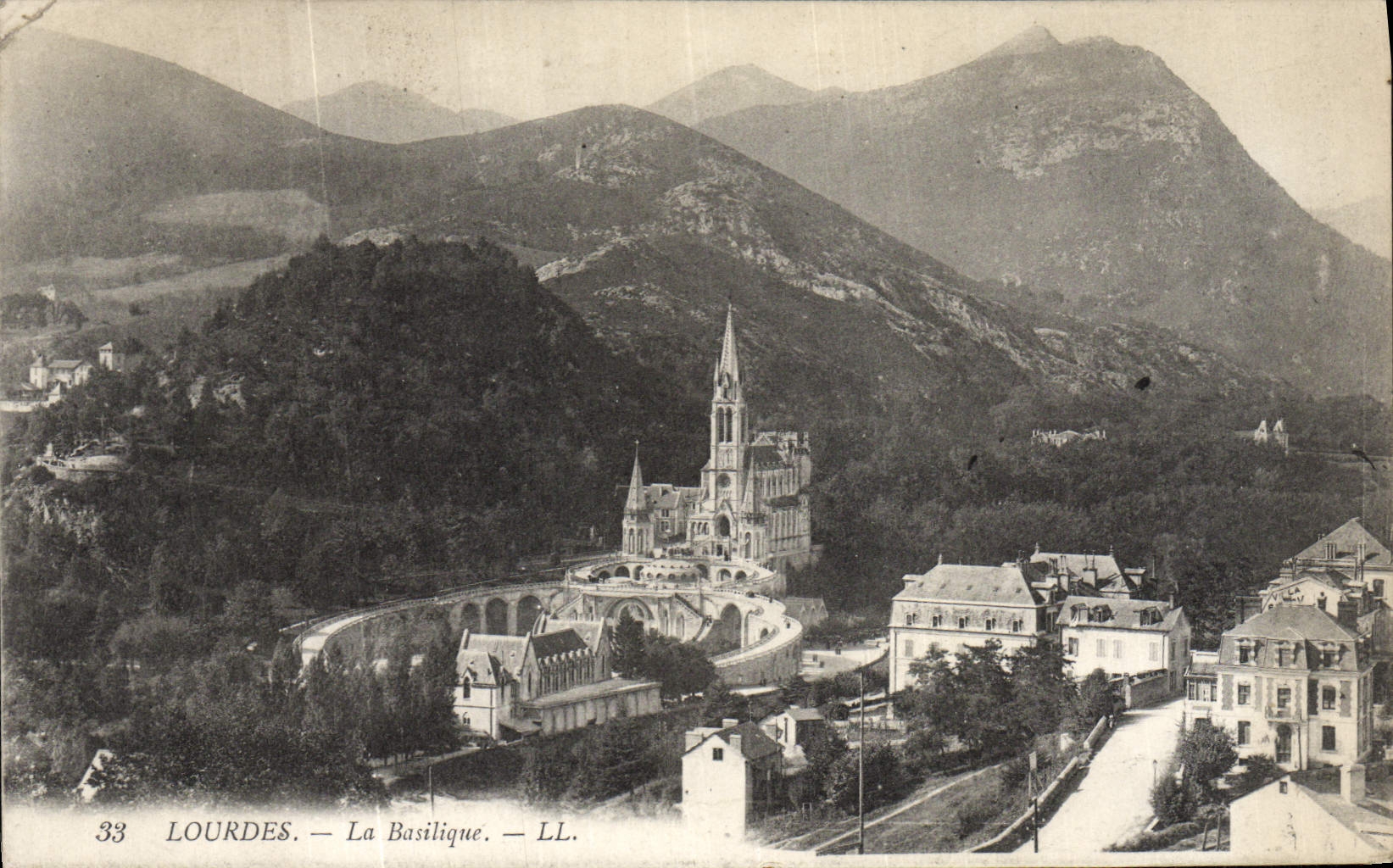 CPA Lourdes La Basilique