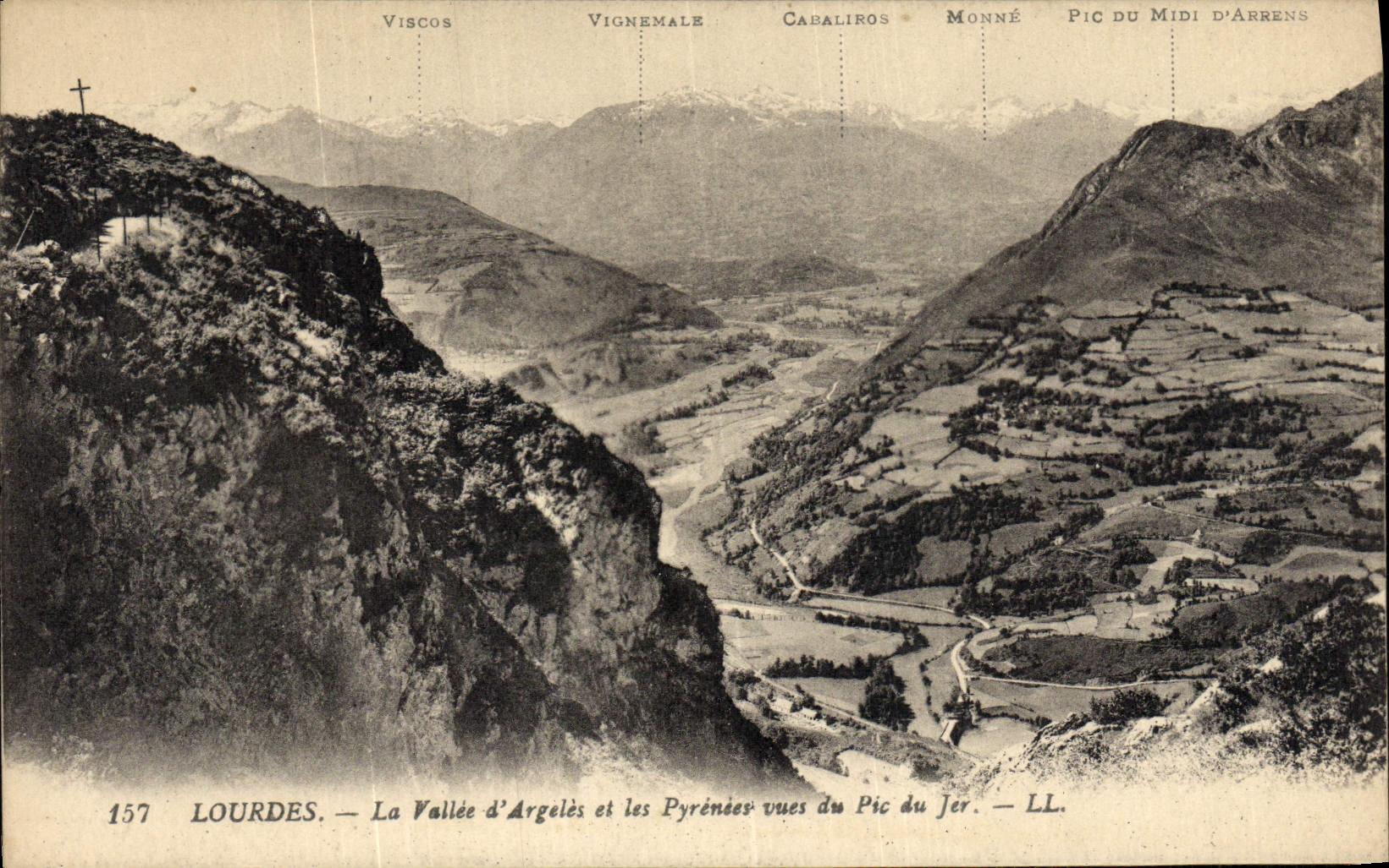 CPA Lourdes La Vallee d'Argeles et les Pyrenees vues du Pic du Jer