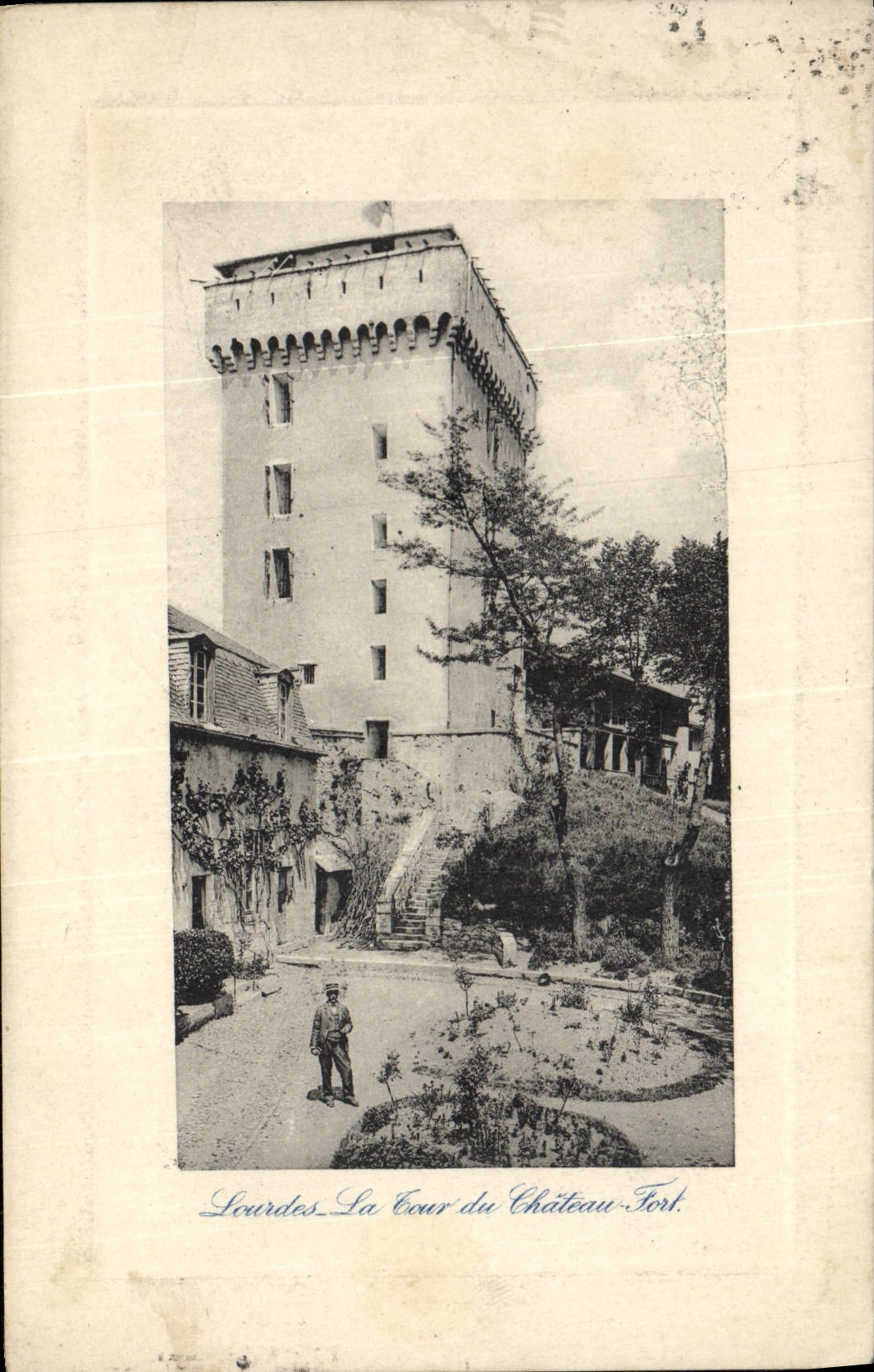 CPA Lourdes La tour du Chateau Fort