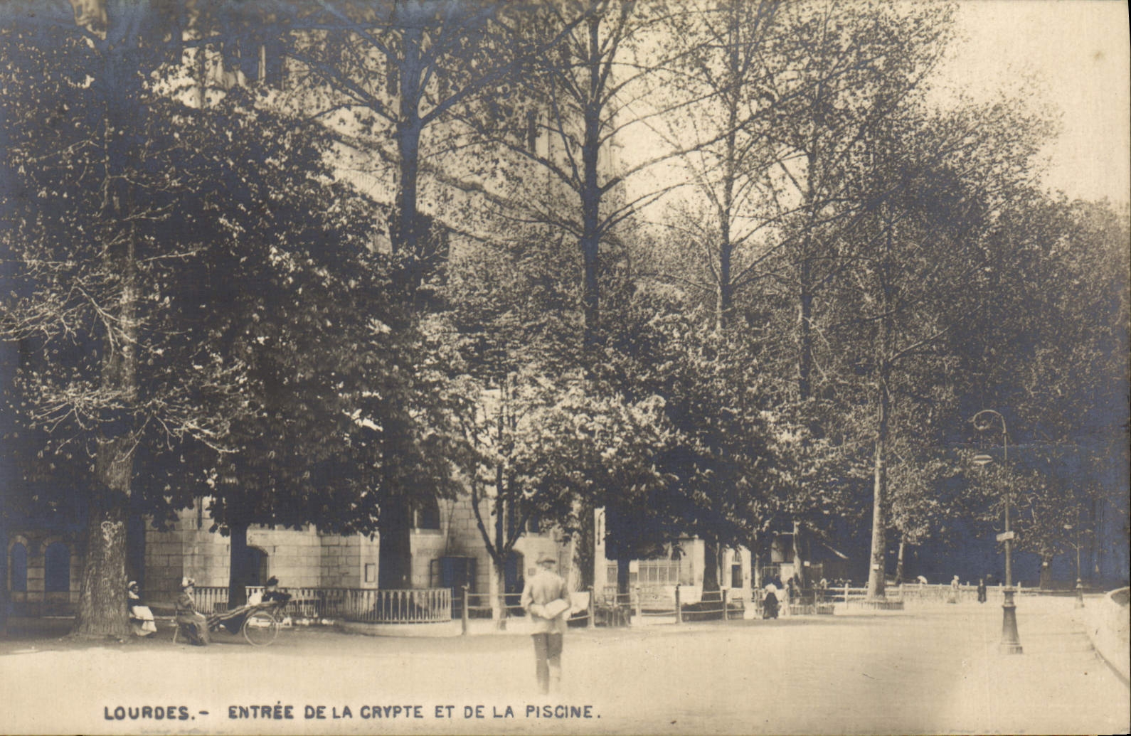 CPA Lourdes Entree De la Crypte Et De La piscine