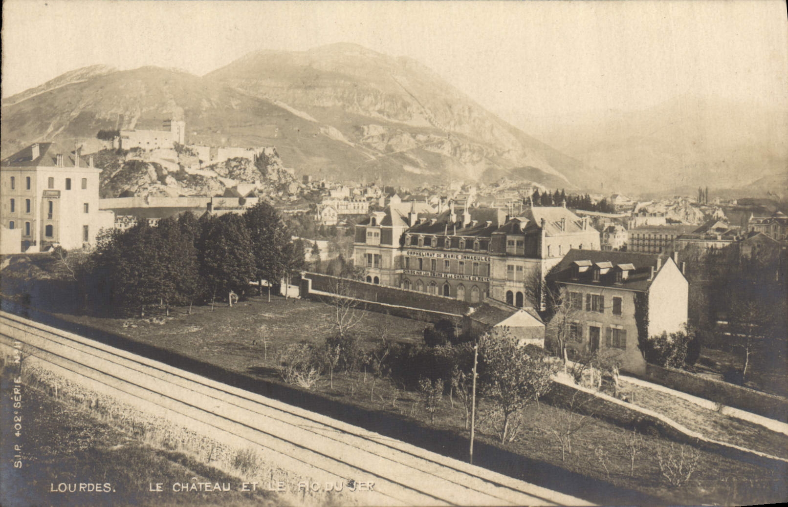 CPA Lourdes Le Chateau Et Le pic de Jer