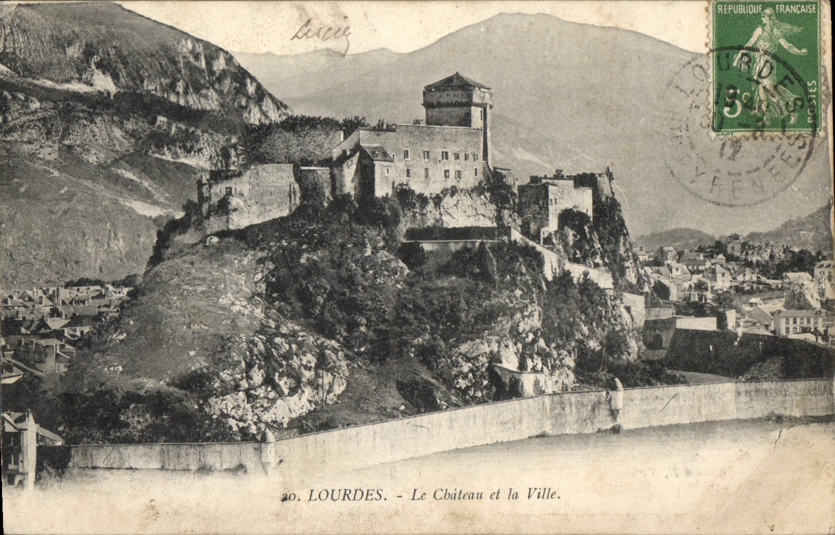 CPA Lourdes Le Chateau et la Ville