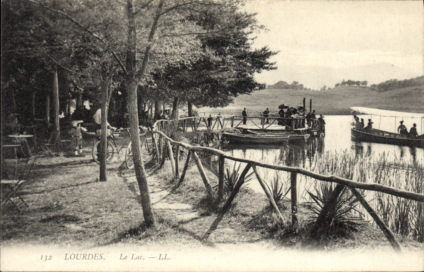 CPA Lourdes Le Lac Barque Velo 