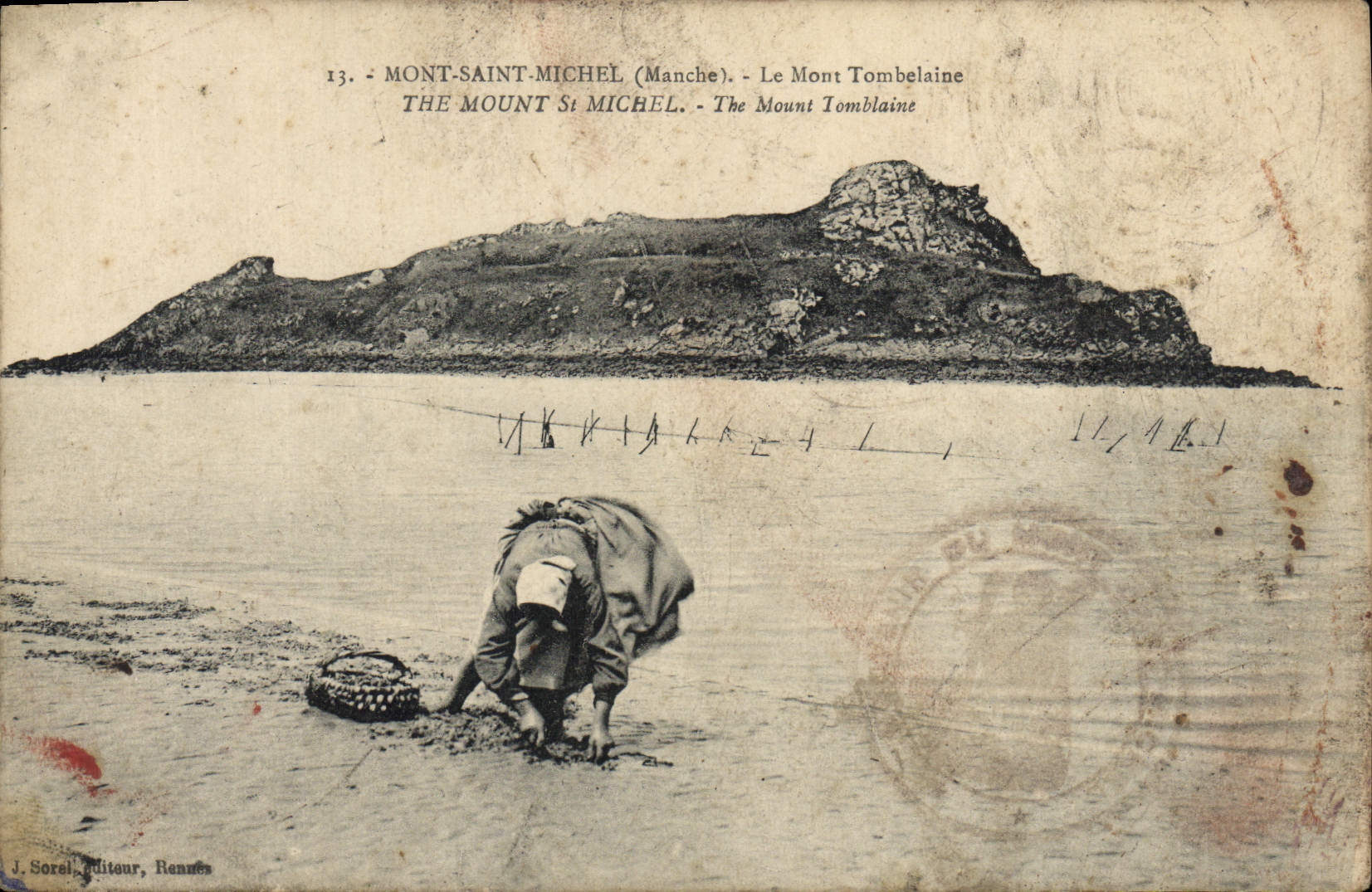 CPA Le Mont St Michel Le Mont Tombelaine Femme Folklore