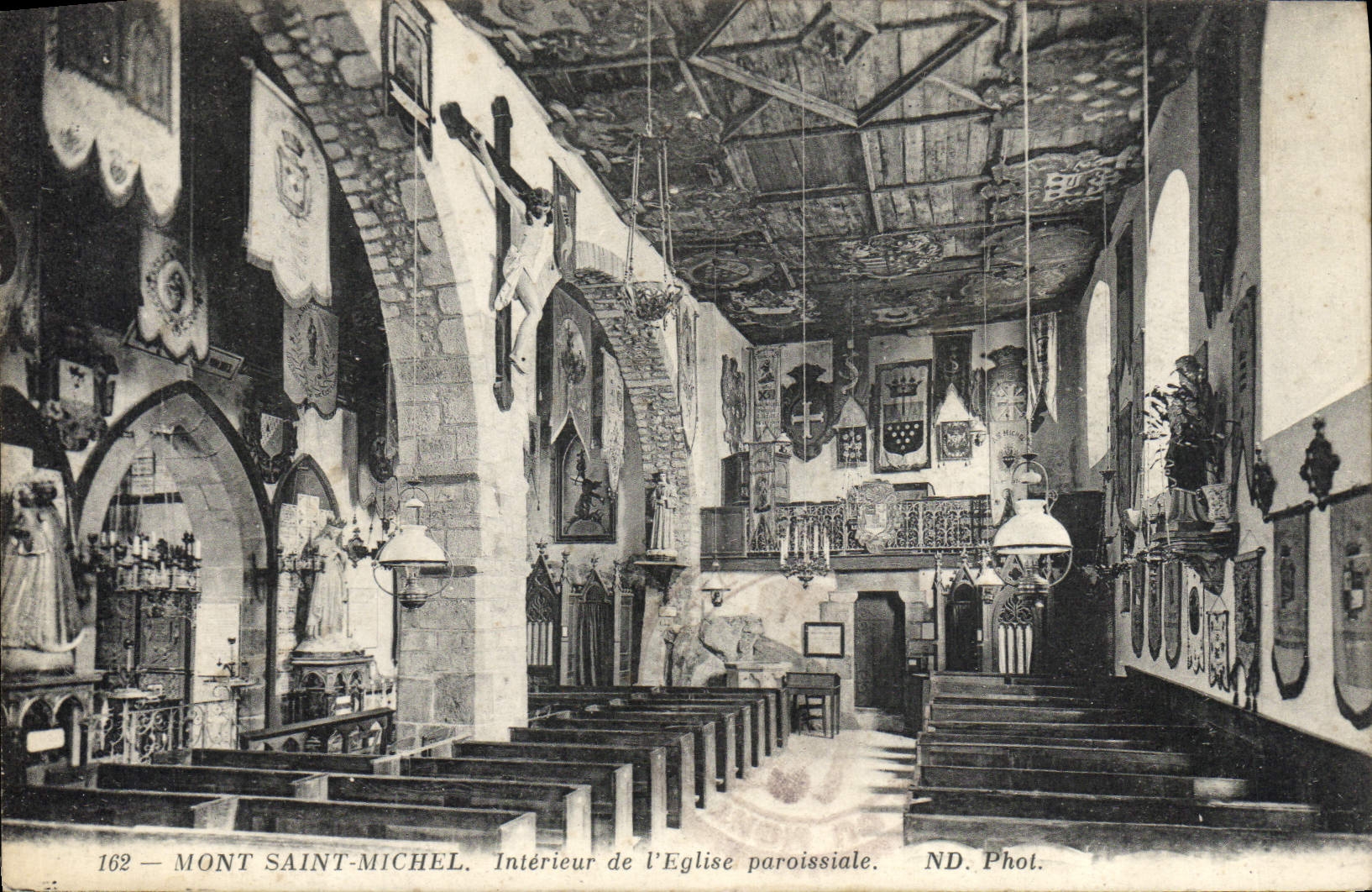 CPA Le Mont Saint Michel Interieur de L'Eglise paroissiale