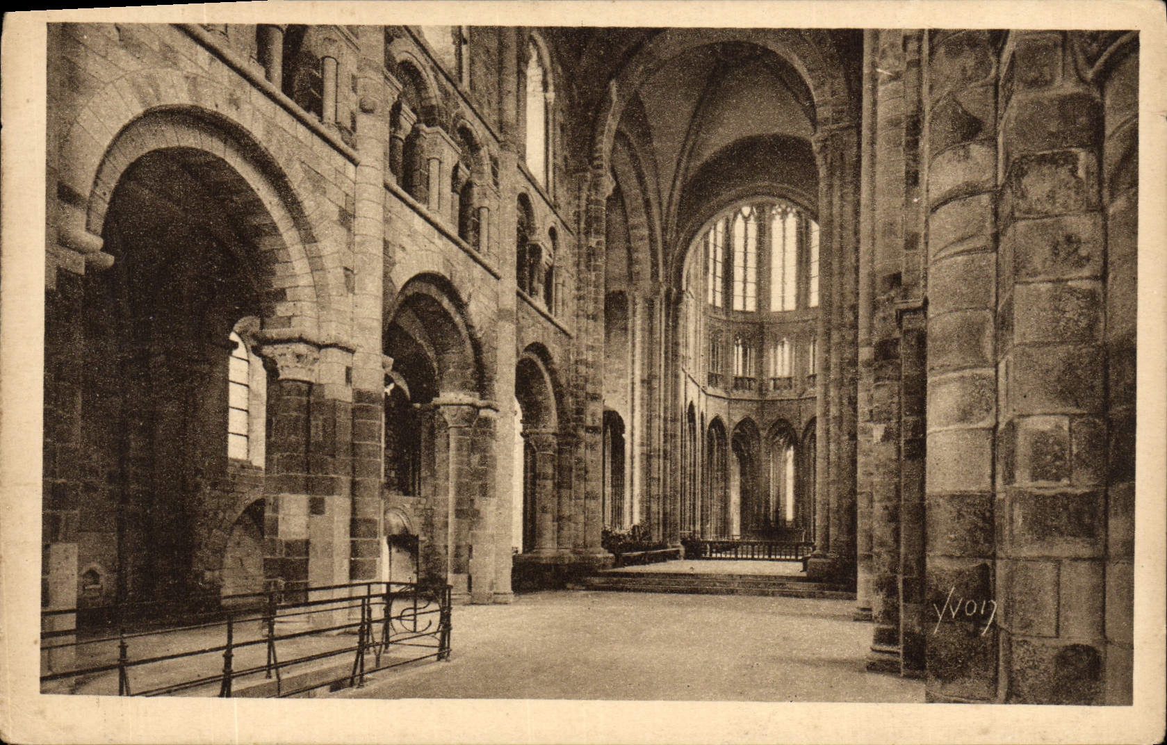 Antike Ansichtskarte Mont St Michel Abbey Innere des romanischen Kirchengebäudes
