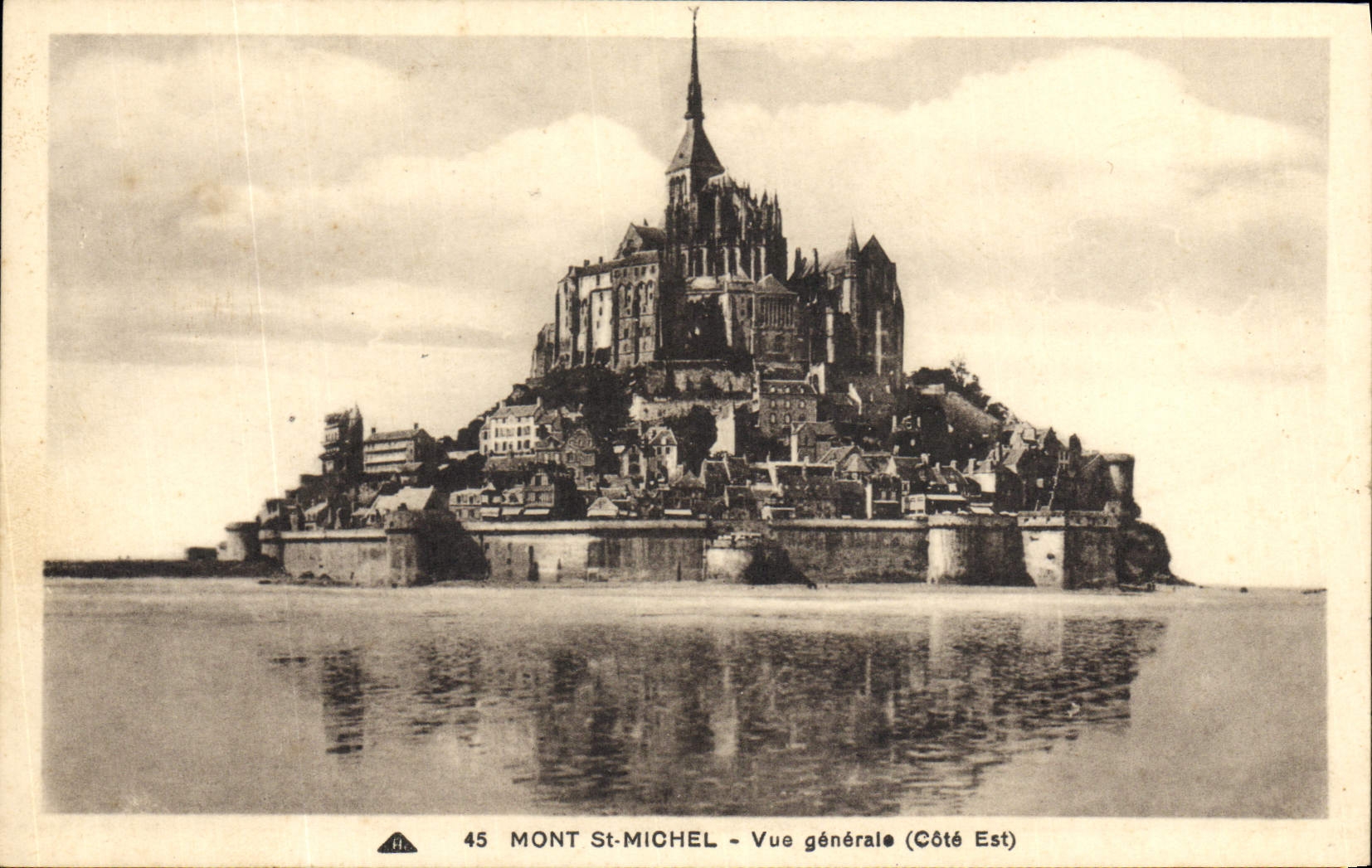 Mont Saint-Michel — Vue générale (Côté Est) — H. n°45