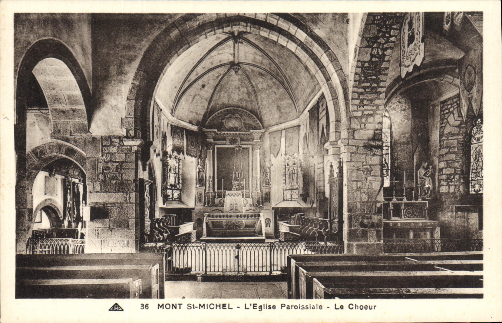 CPA Mont St Michel L'Eglise Paroissiale Le choeur