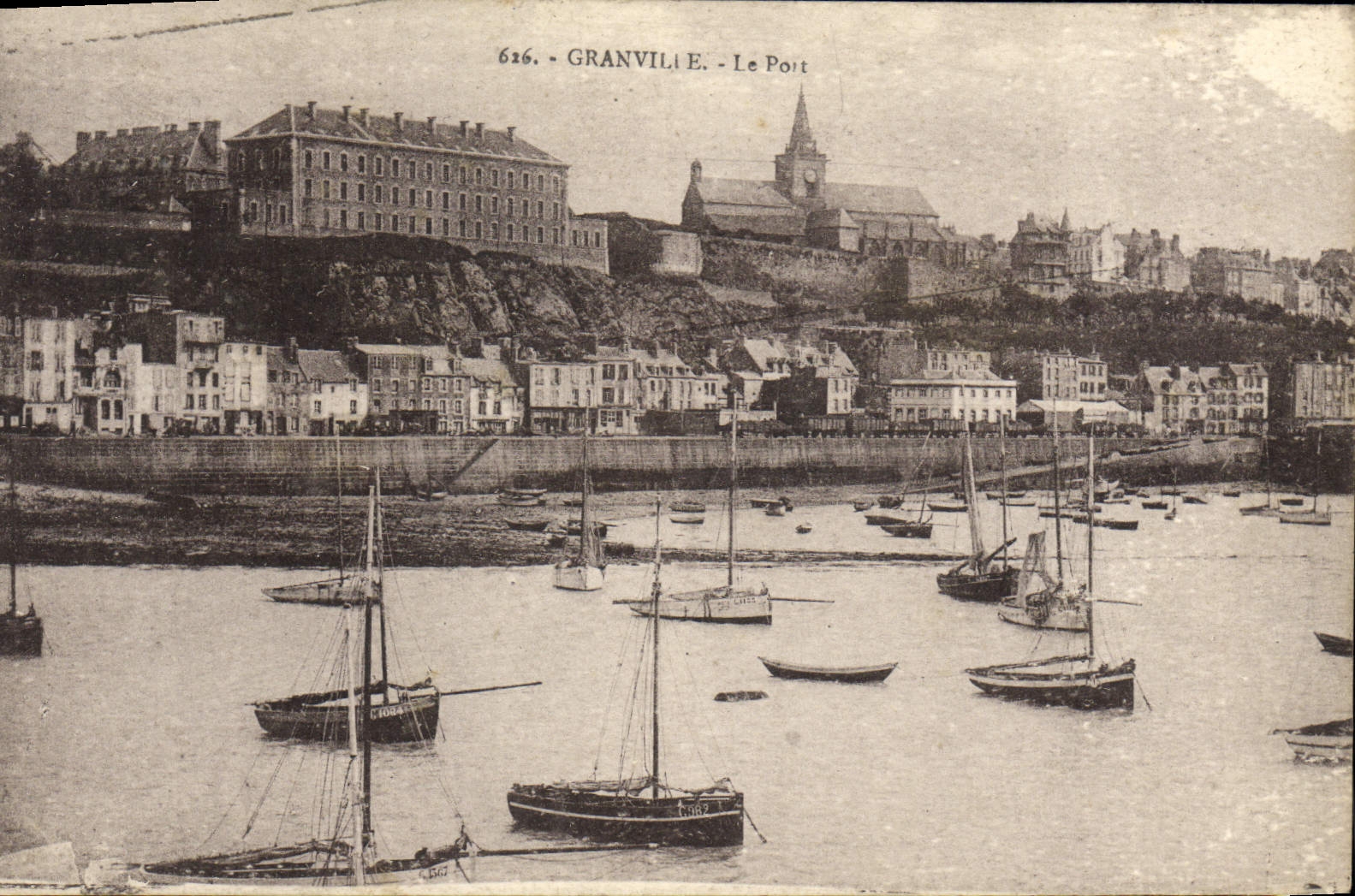 Granville - El Puerto — vista del puerto con barcos y iglesia — editor desconocido, n° 626