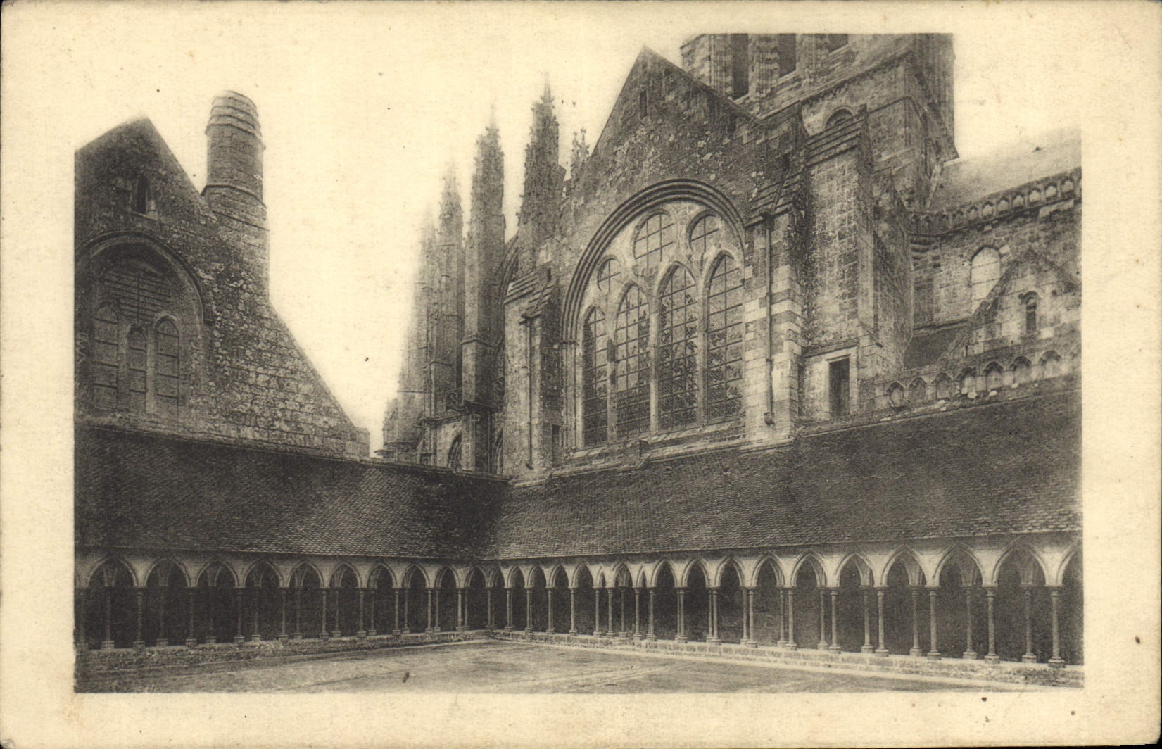 Abbaye du Mont-Saint-Michel — Cloître et Église abbatiale — Édition des Monuments Historiques, Paris