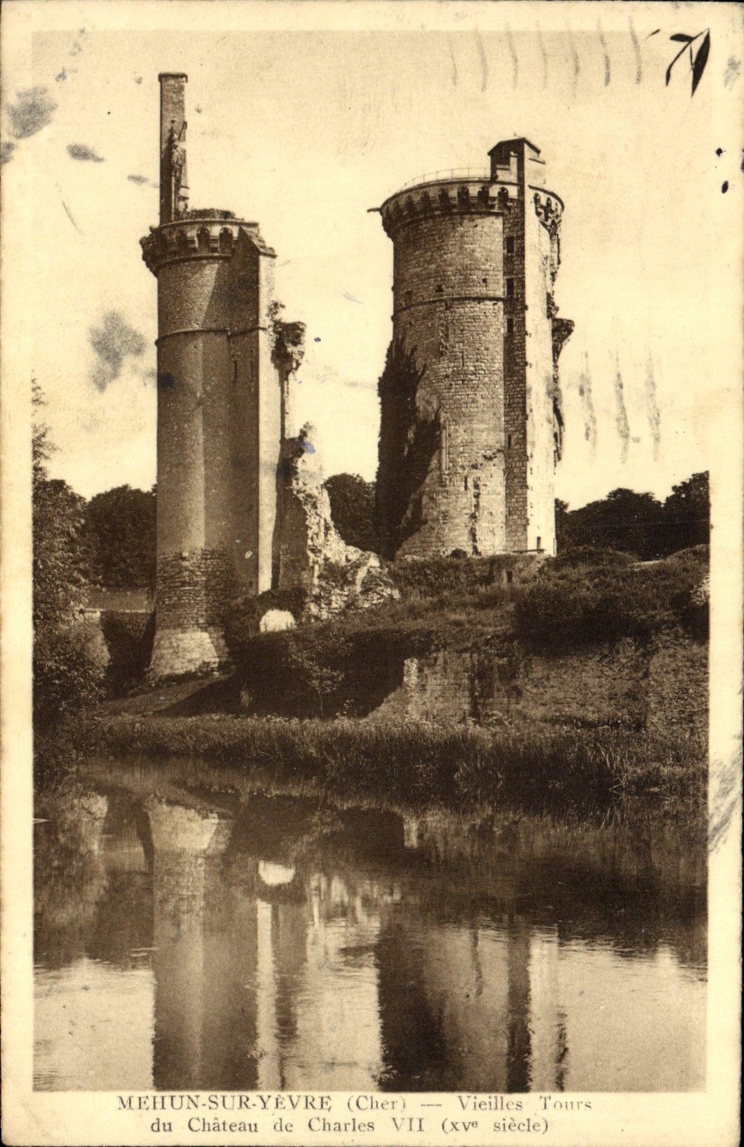 Mehun-sur-Yèvre (Cher) — Vieilles Tours du Château de Charles VII (xve siècle)