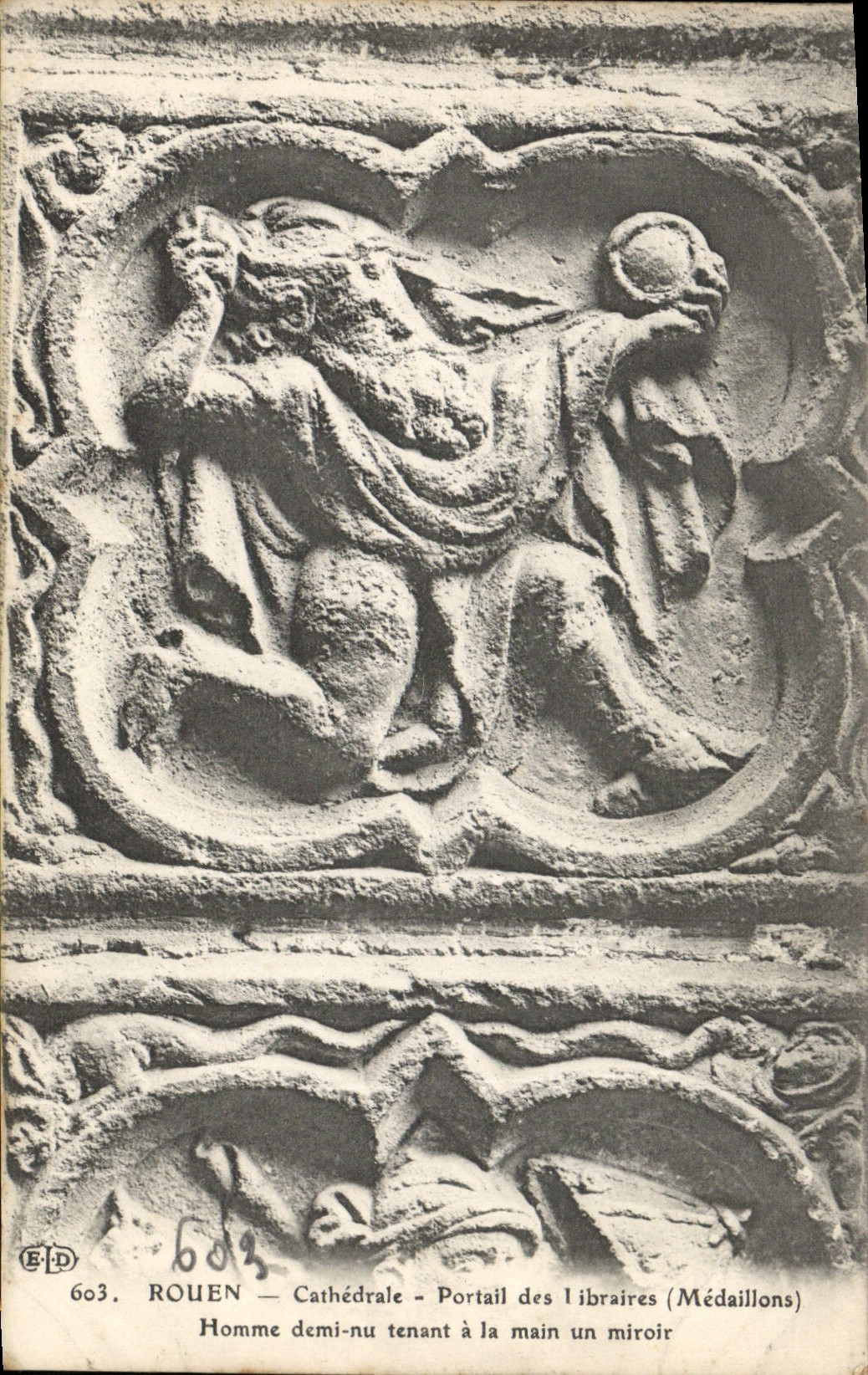 CPA Rouen Cathedrale Portail des Libraires Medaillons Homme demi nu tenant a la main un miroir