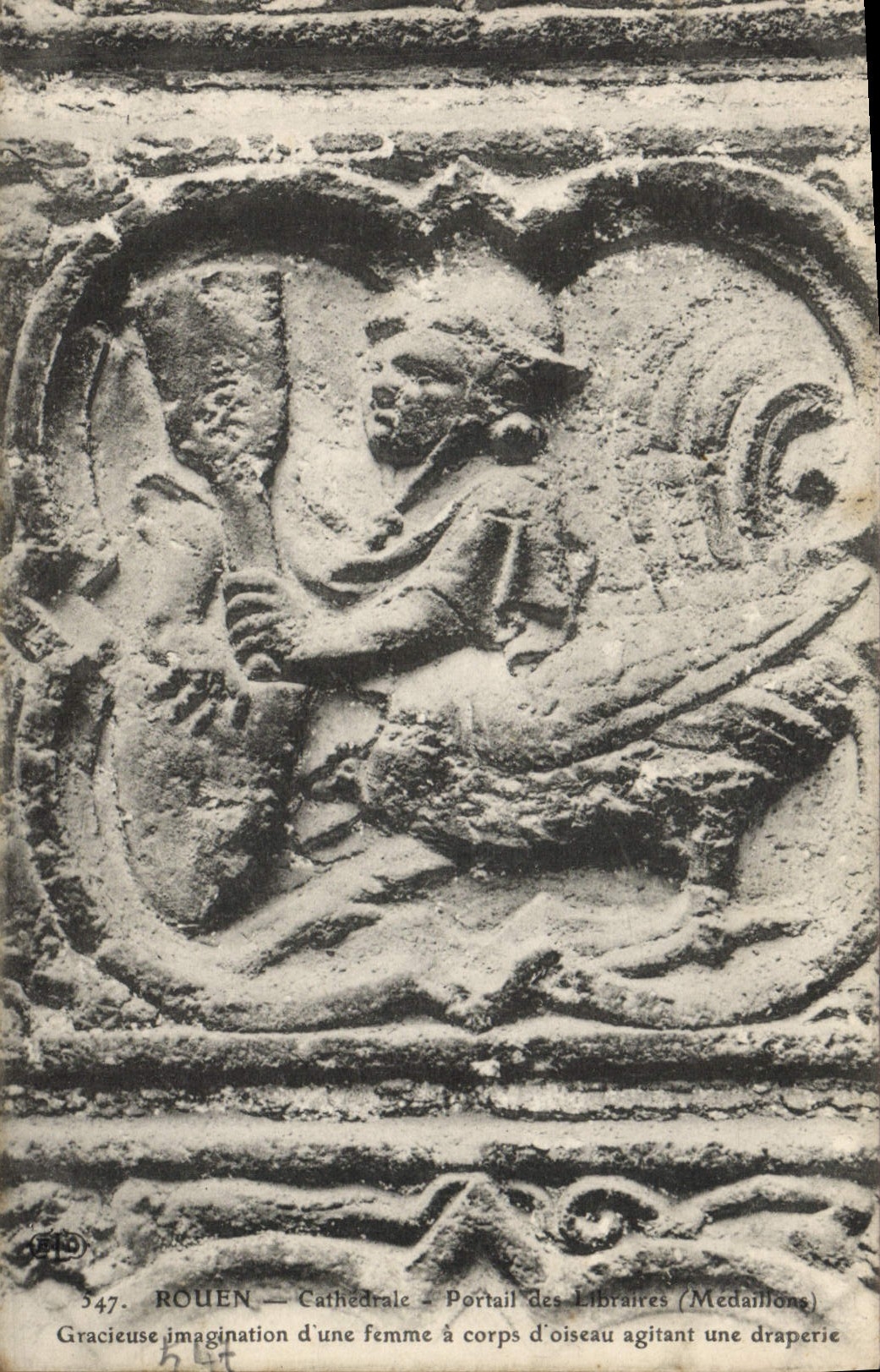 CPA Rouen Cathedrale Portail des Libraires Medaillons Gracieuse imagination d'une femme a corps d'oiseau draperie
