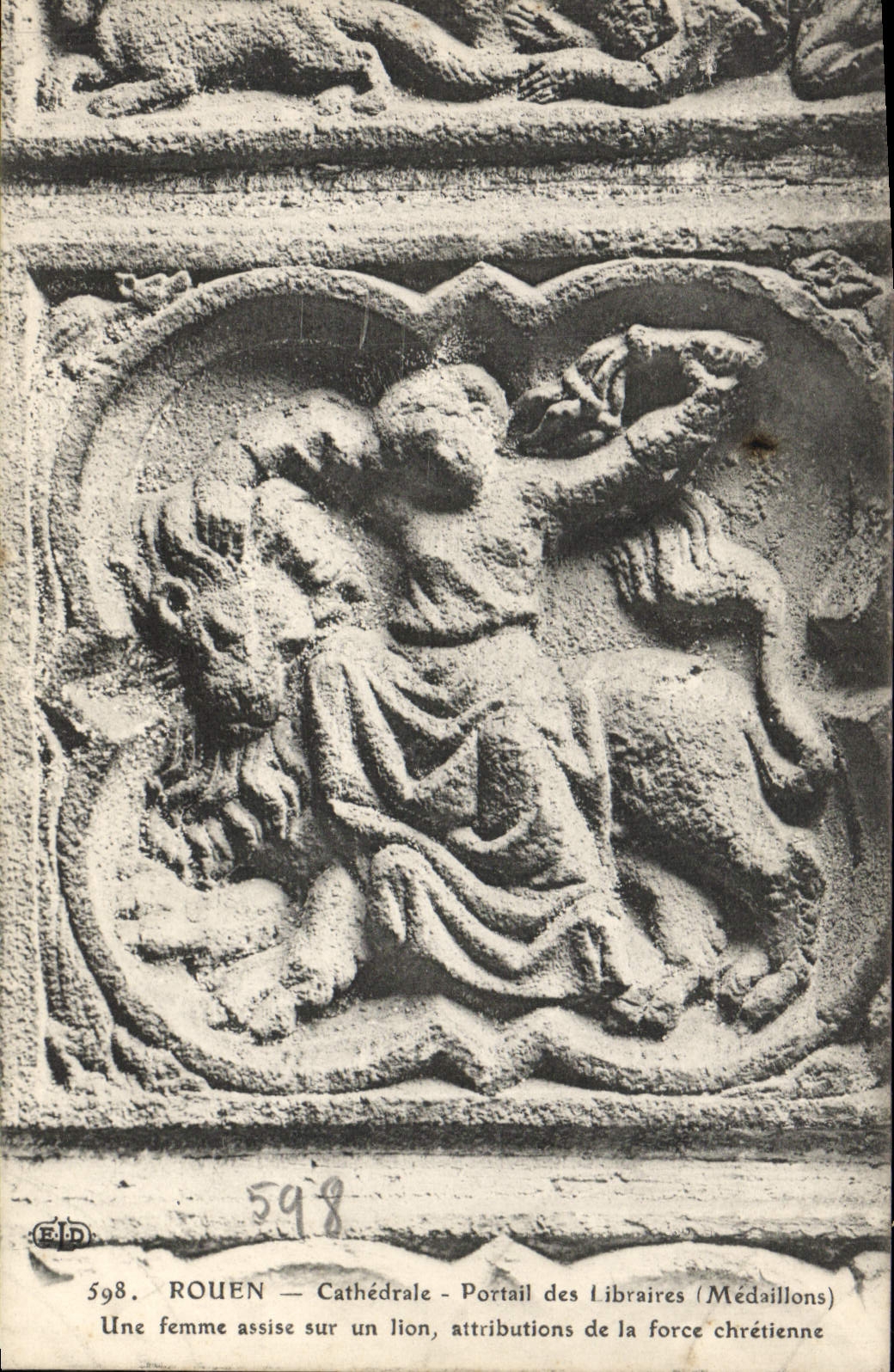 CPA Rouen Cathedrale Portail des Libraires Medaillons Une femme assise sur un lion attributions de la force chretienne
