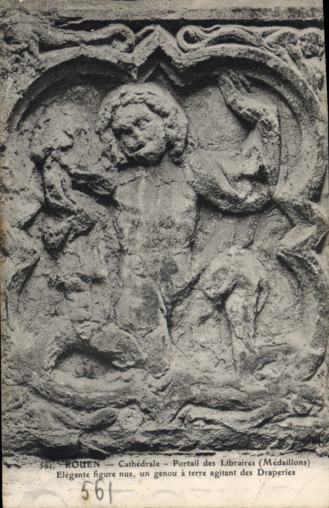 CPA Rouen Cathedrale Portail des Libraires Medaillons Elegante figure nue un genou a terre agitant des draperies