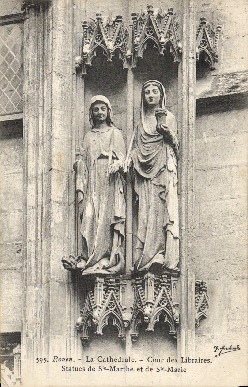 CPA Rouen La Cathedrale Cour des Libraires Statues de Ste Marthe et de Ste Marie