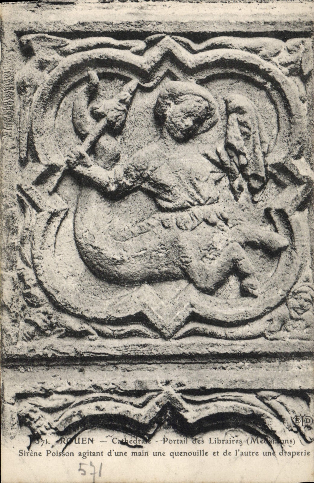 CPA Rouen Cathedrale Portail des Libraires Medaillons Sirene poisson agitant d'une main uen quenouille 