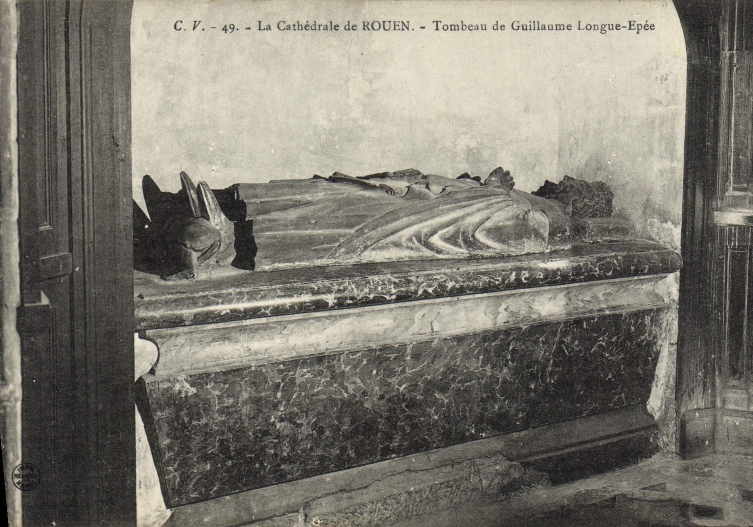 CPA La Cathedrale de Rouen Tombeau de Guillaume Longue Epee