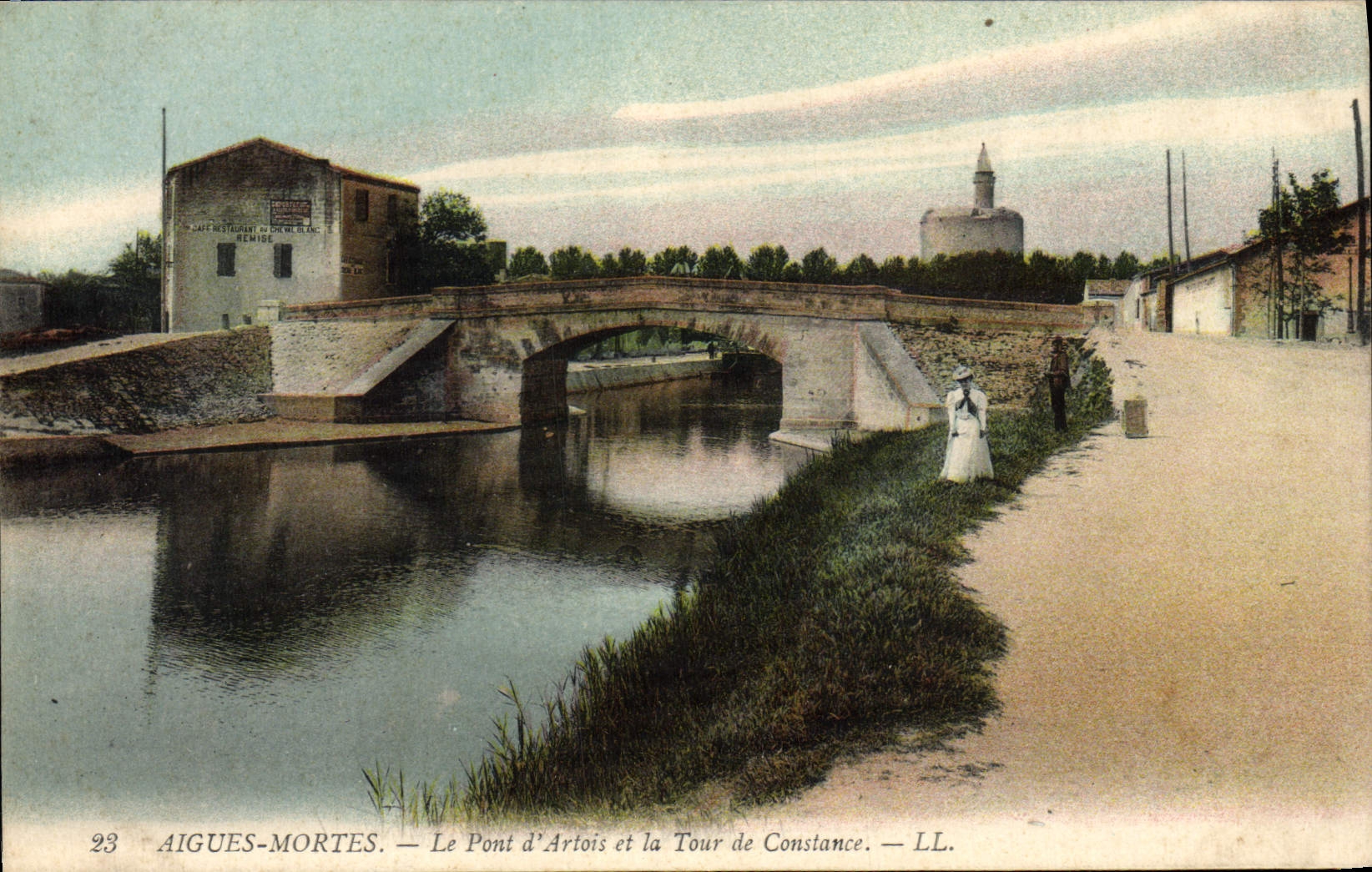 AIGUES-MORTES — Le Pont d'Artois et la Tour de Constance — LL.
