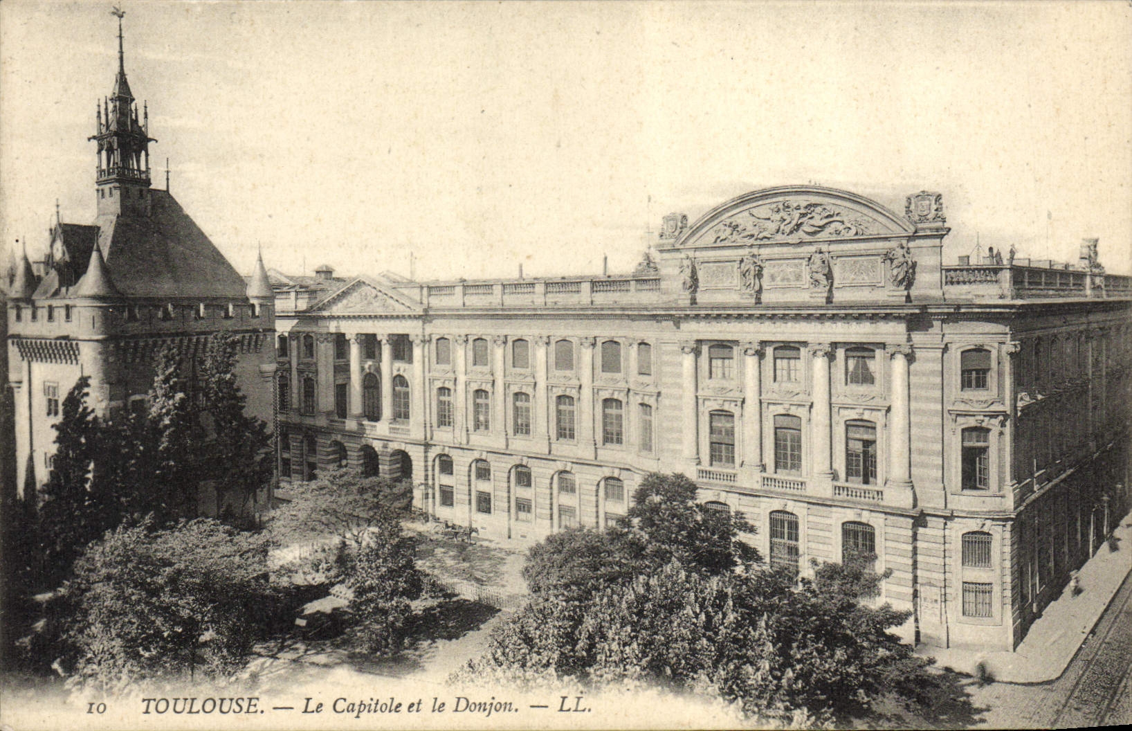 Toulouse — Le Capitole et le Donjon — LL. - Recto